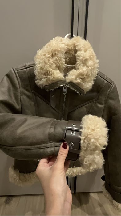 Куртка  на хутрі Bershka