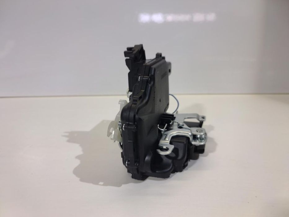 Fechadura Nova VW Porta Traseira Dta Passat B5 Bora Golf 4 IV