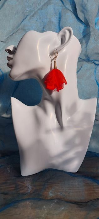 Kolczyki piękne kwiatki materiałowe kolor czerwony