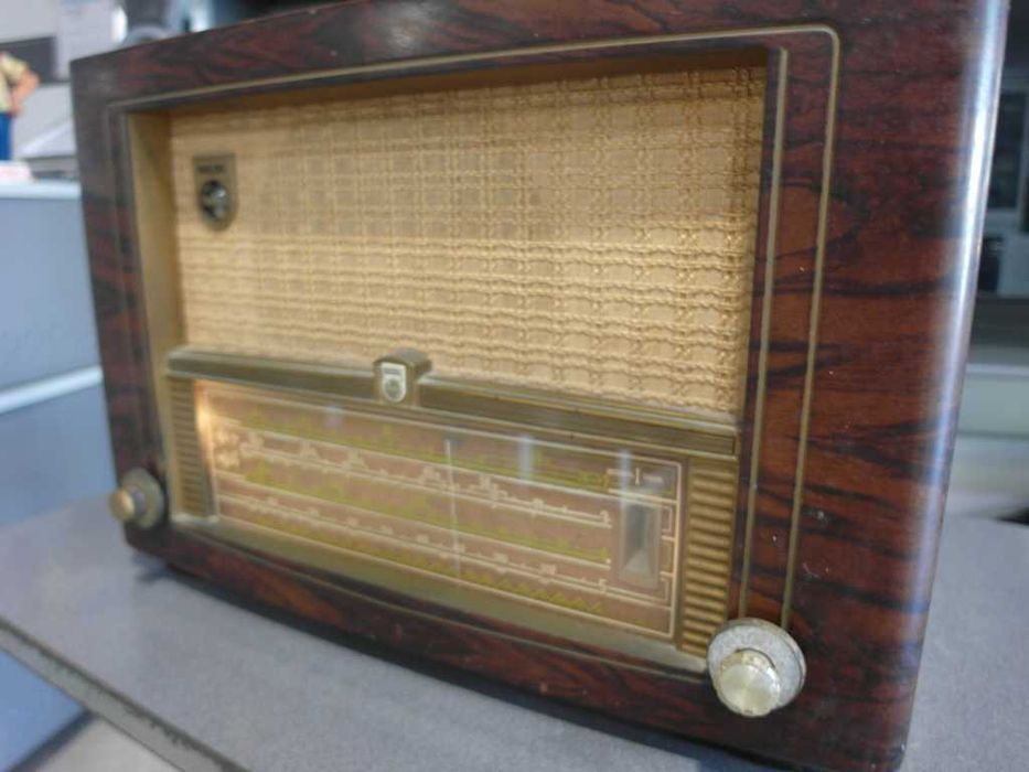 Rádio a Válvulas PHILIPS Anos 40 a funcionar