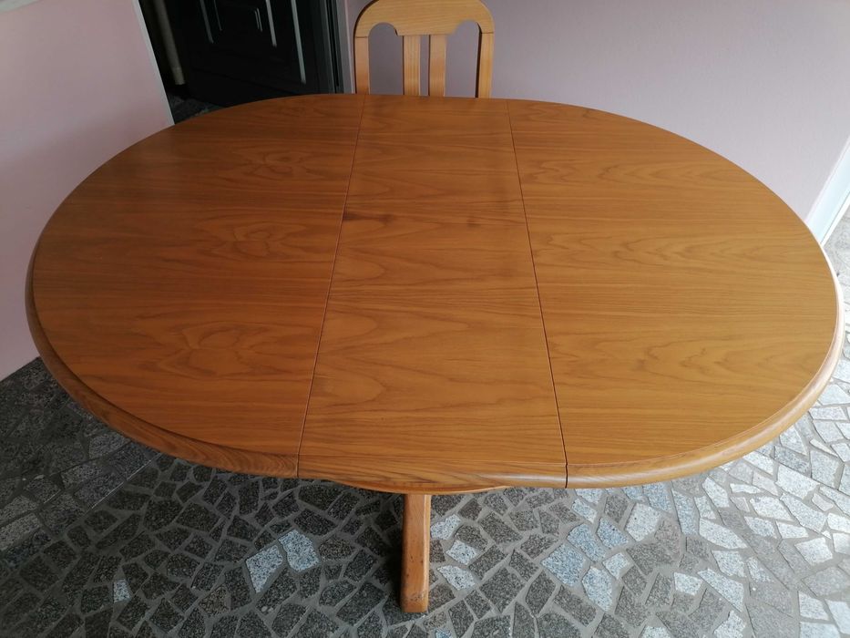 Mesa extensível com 4 cadeiras