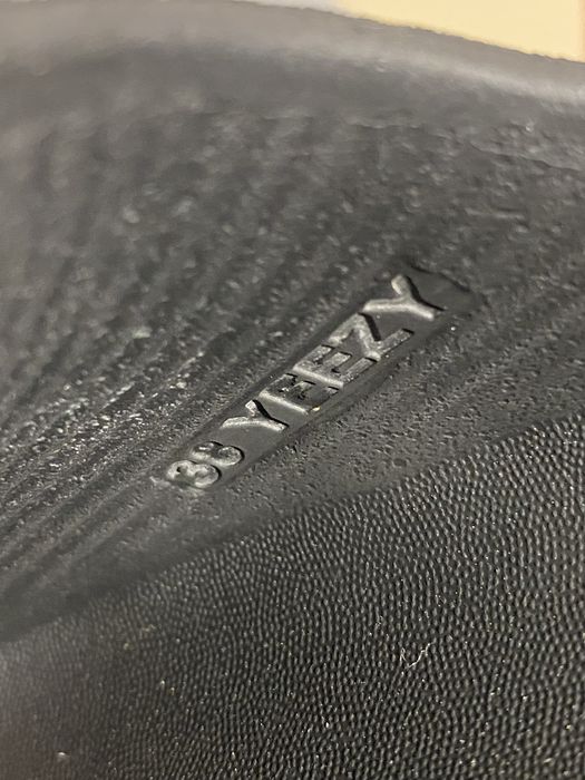 Klapki firmy Adidas Yeezy