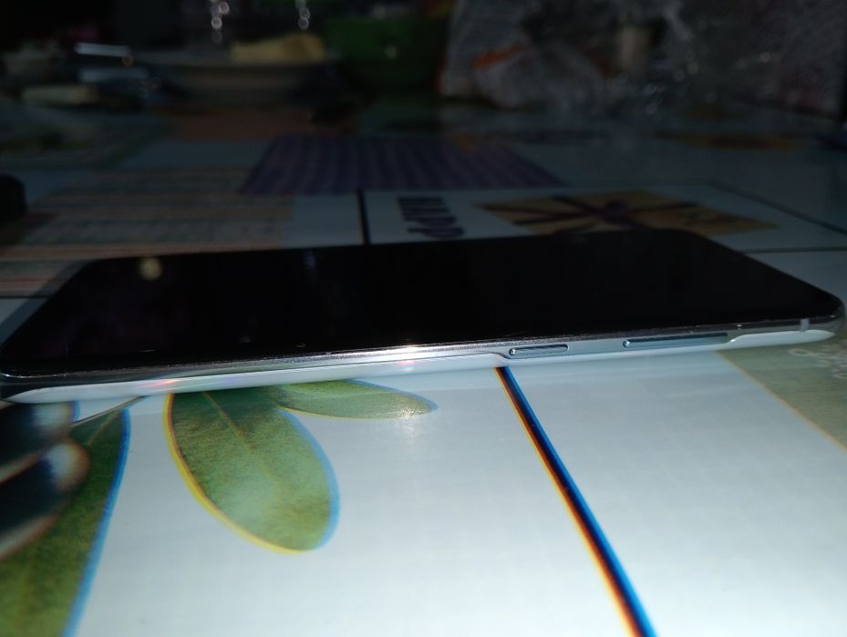 Продам телефон  Samsung s 20