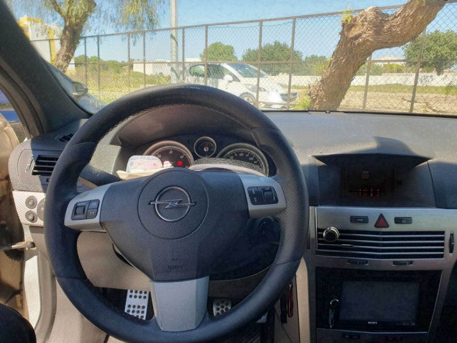 Opel Astra GTC 1.9 CDTI