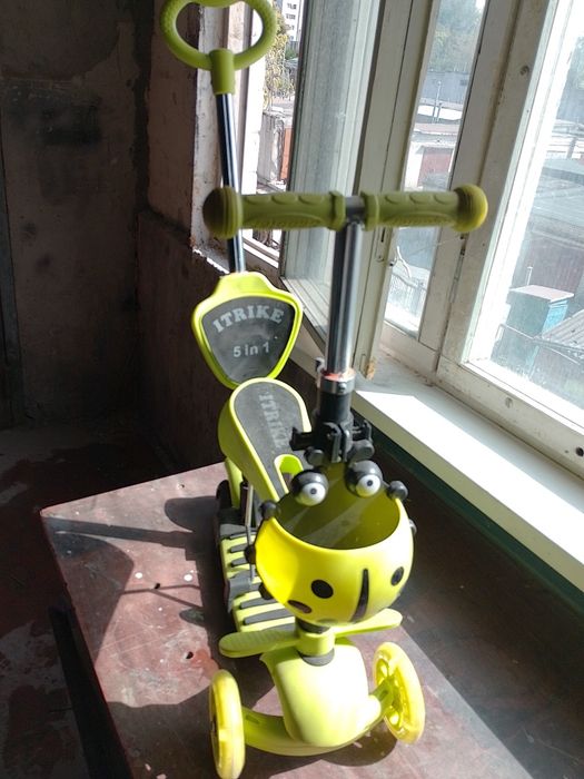 Продам детский самокат б/у в очень хорошем состоянии