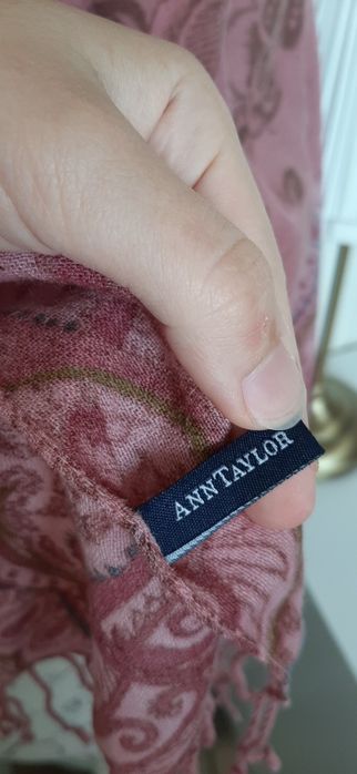 Różowy wełniany szal Ann Taylor