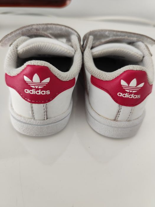 Sapatilhas adidas Superstar brancas e rosas tamanho 20