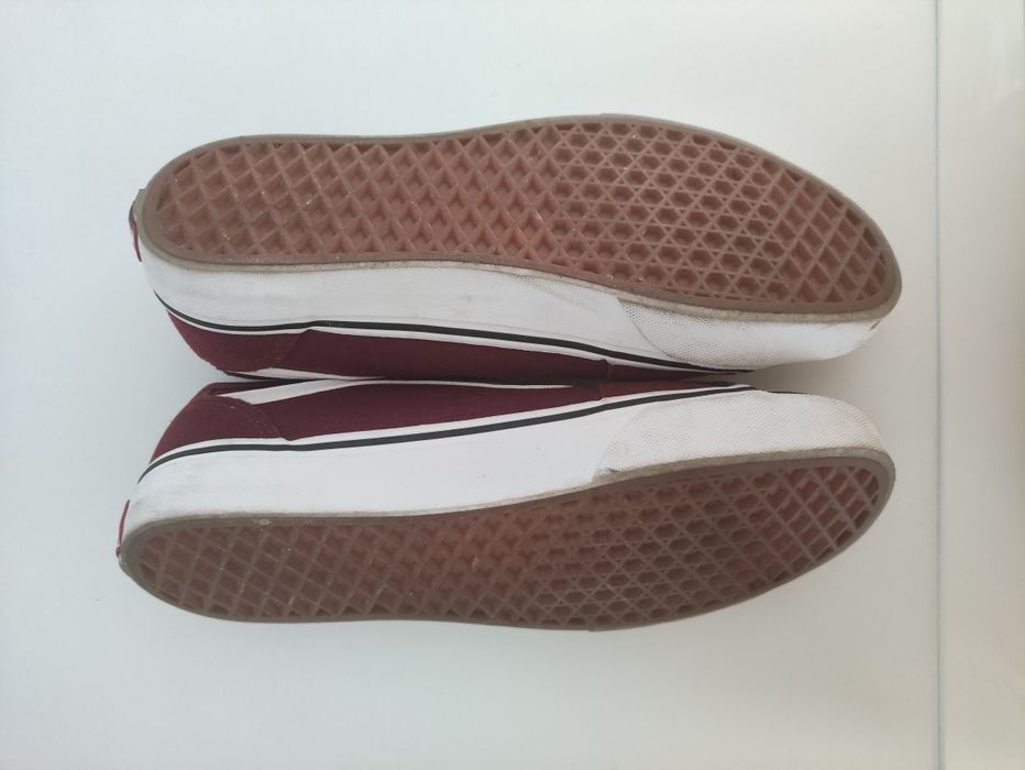 Vendo ténis Vans Filmore Decon Bordeaux

Tamanho 42.

Como novos, usad