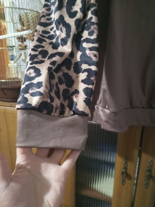 Продам кофтинку весна