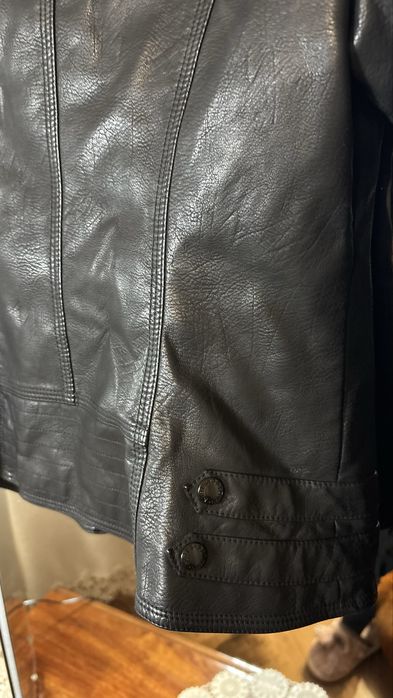 Продам жіночу куртку шкірзамінник