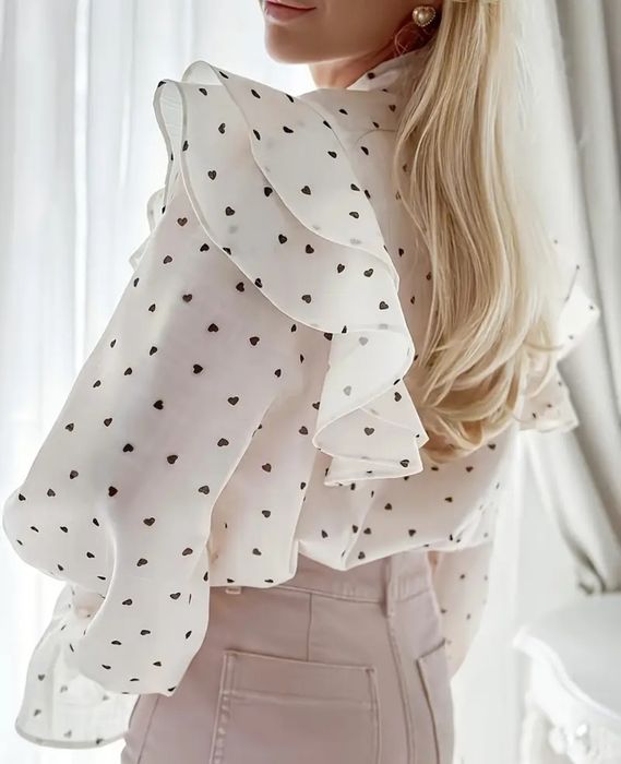 Biała romantyczna koszula z falbanami i serduszkami retro