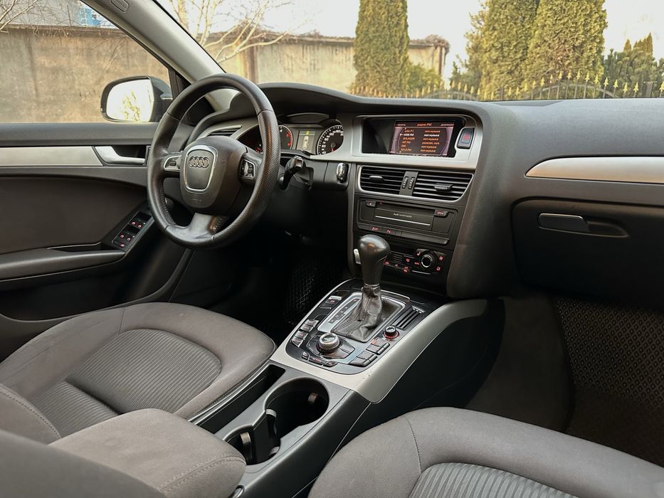 AUDI A4 b8 2.0 дизель  2011 р.