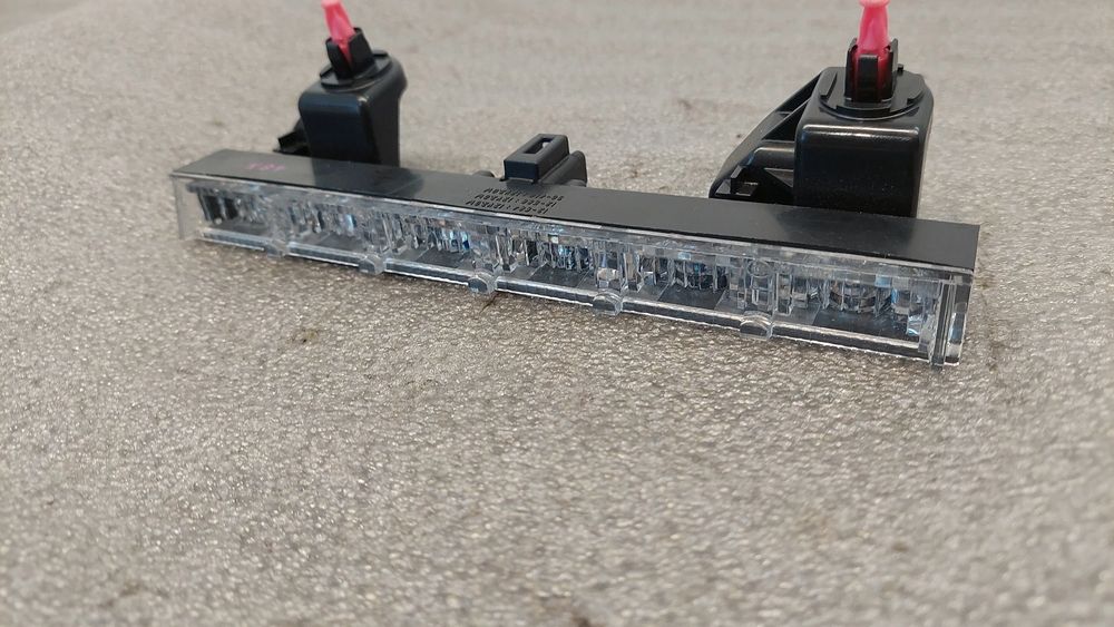 Luz stop adicional / 3º stop TOYOTA Auris Touring Sports (_E18_)