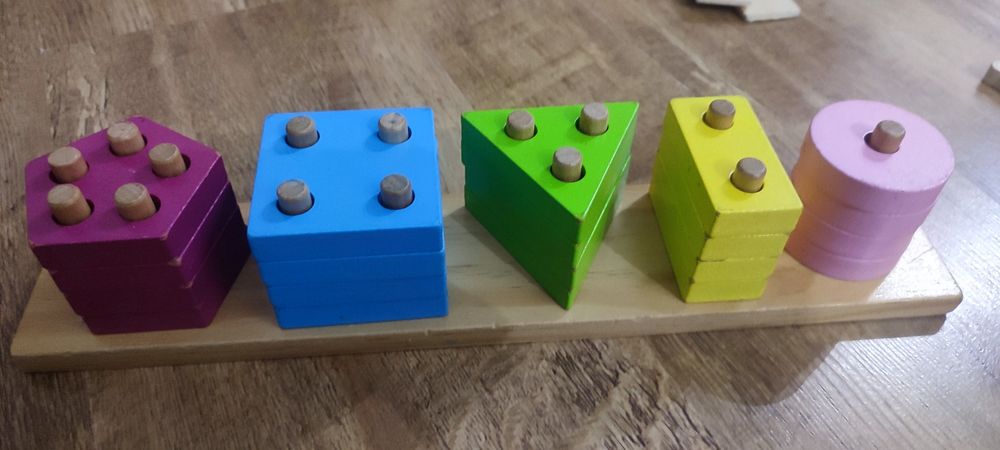 Zestaw drewnianych układanek