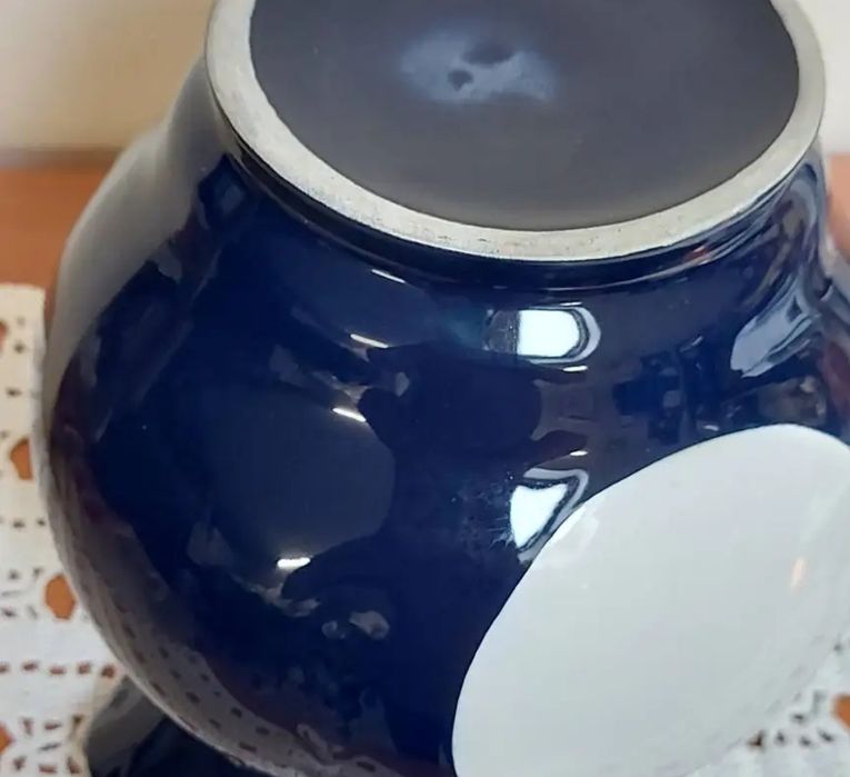 Lavanda  em porcelana  azul cobalto