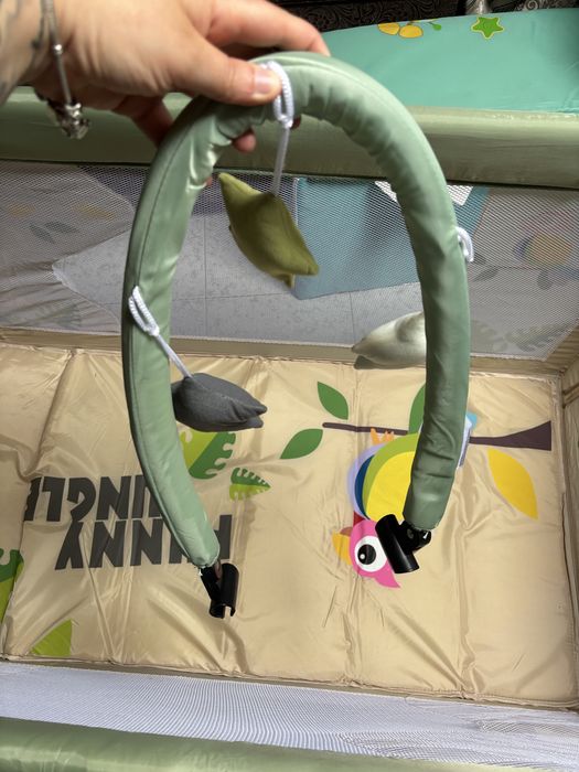 Berço de Viagem de Nível Duplo com Arco de Brincadeira Jungle