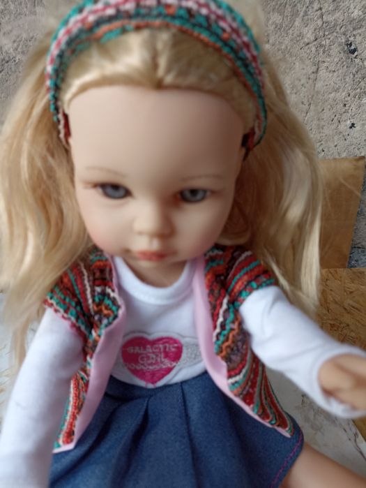 Bardzo ładna stan jak nowa Mówiąca i śpiewahąca lalka 38 cm