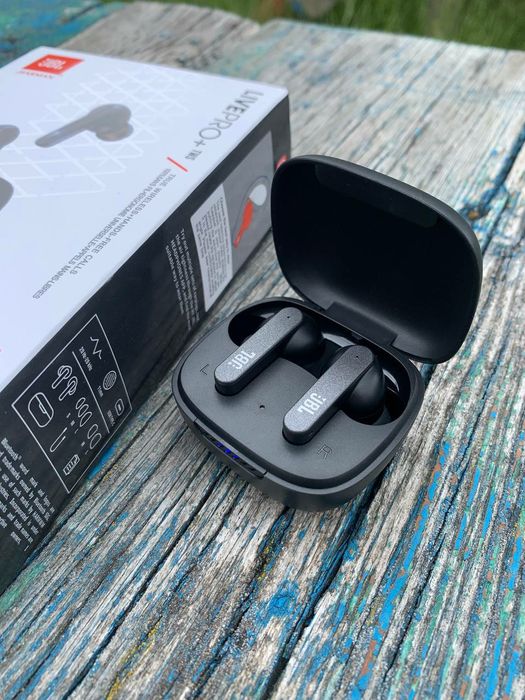 Безпровідні навушники JBL Live Pro+ TWS.