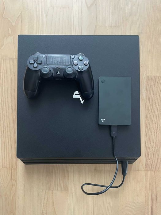 PS4 Pro 1TB (CUH-7016B) + Dysk Zewnętrzny Seagate 2TB (Łącznie 3TB!) + Pad | Zadbana