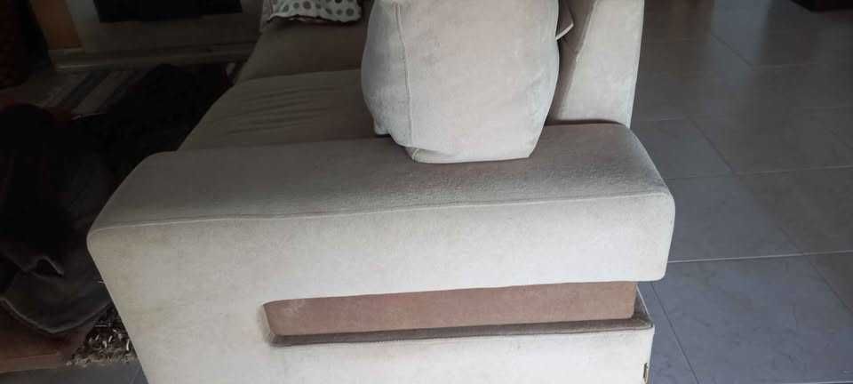 Sofá 3 lugares com 2 metros em ótimo estado