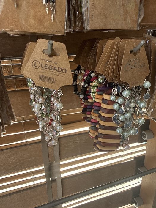 Coleccao de brincos de varias cores, efeitos e tamanhos