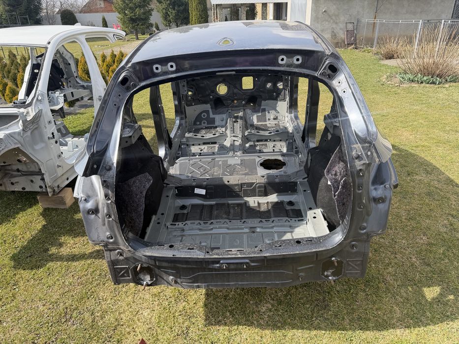 BMW X1 f48 кузов крило поріг кузовщина дах бмв х1 ф48