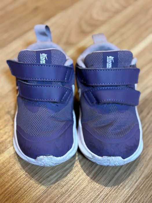 Дитяче взуття на дівчинку