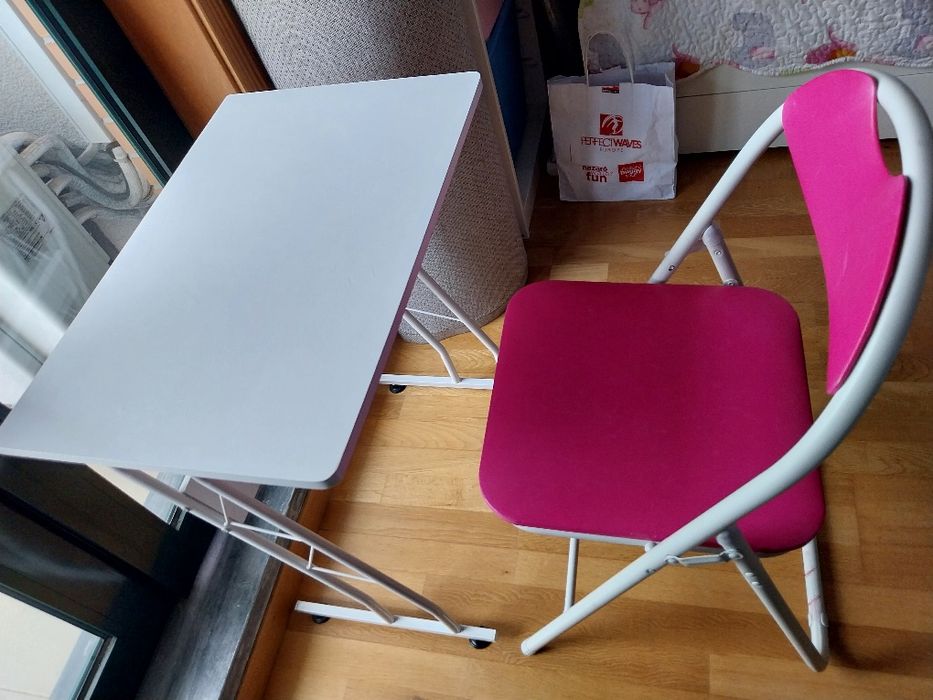 Secretária e cadeira quarto