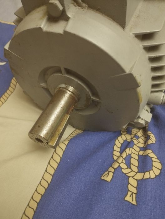 Двигатель асинхронный АИР80В8У3