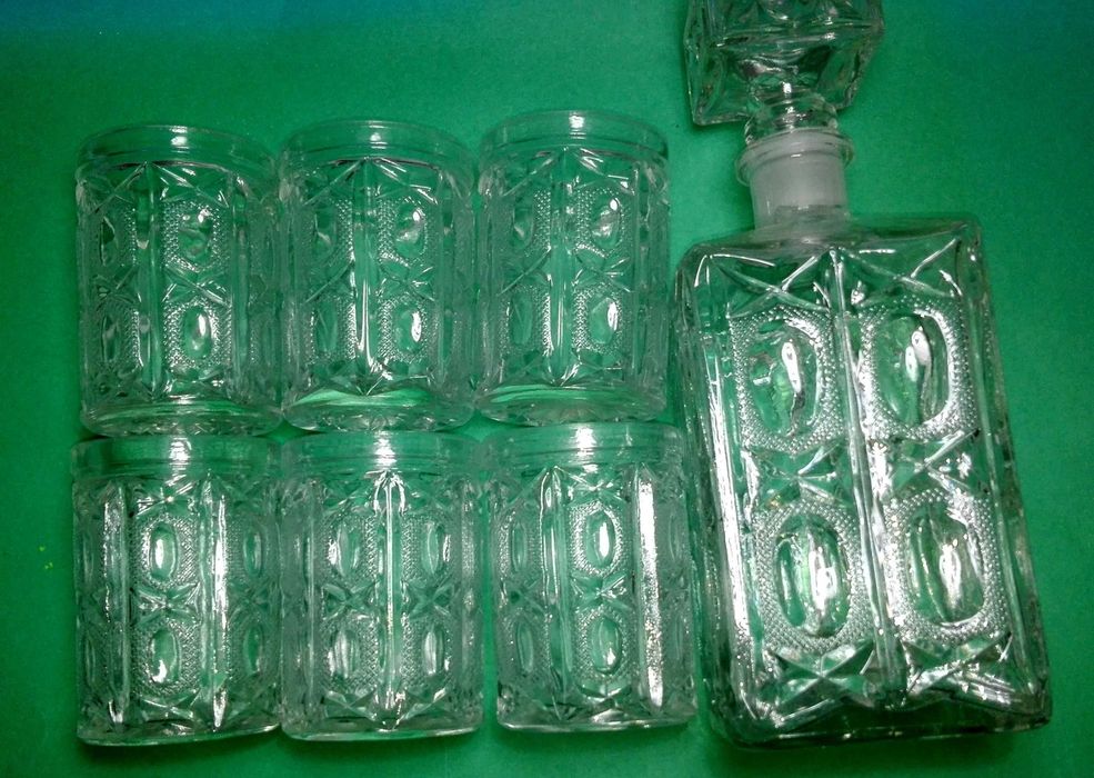 Garrafa quadrada e 6 copos de vidro64750738952578122