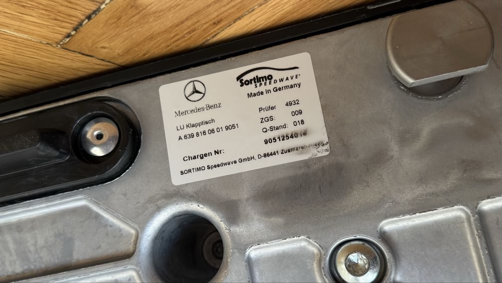 V-class W447 Genuine  stolik Rear for rails W639