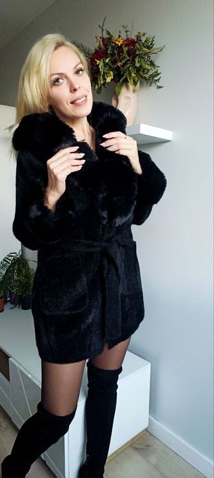 Płaszcz damski typu Alpaka .
Różne rozmiary