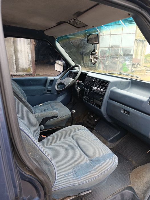 VOLKSWAGEN TRANSPORTER caravelle Т4 пасажир 1992г. 2.4 дизель