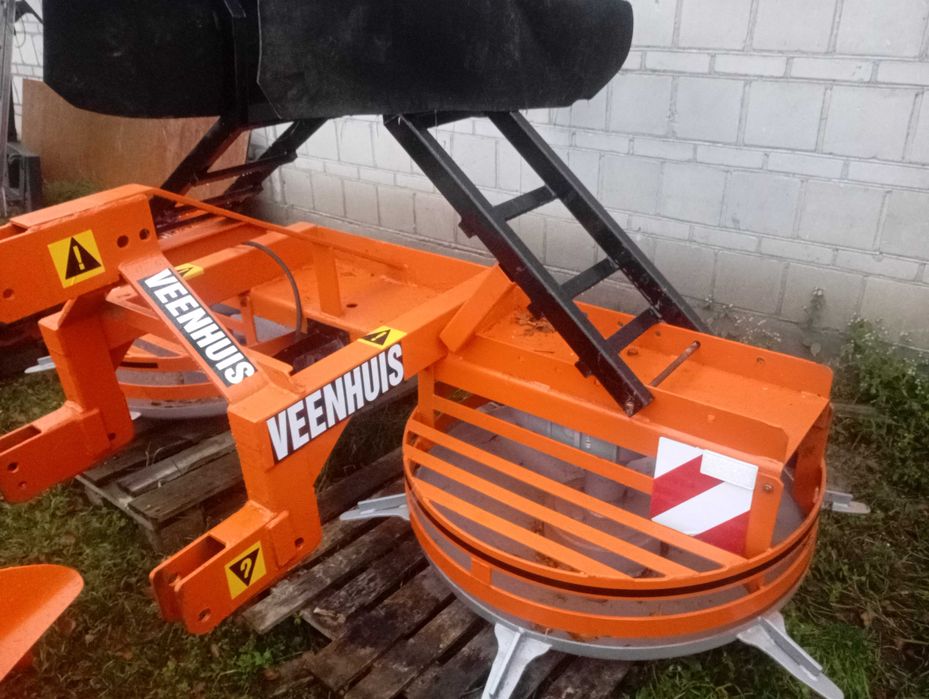 Rozbijak równarka pryzm trawy rozgarniacz wał