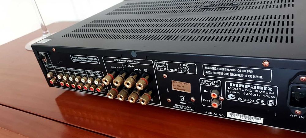 Amplificador Marantz PM6004 (comando incluído)