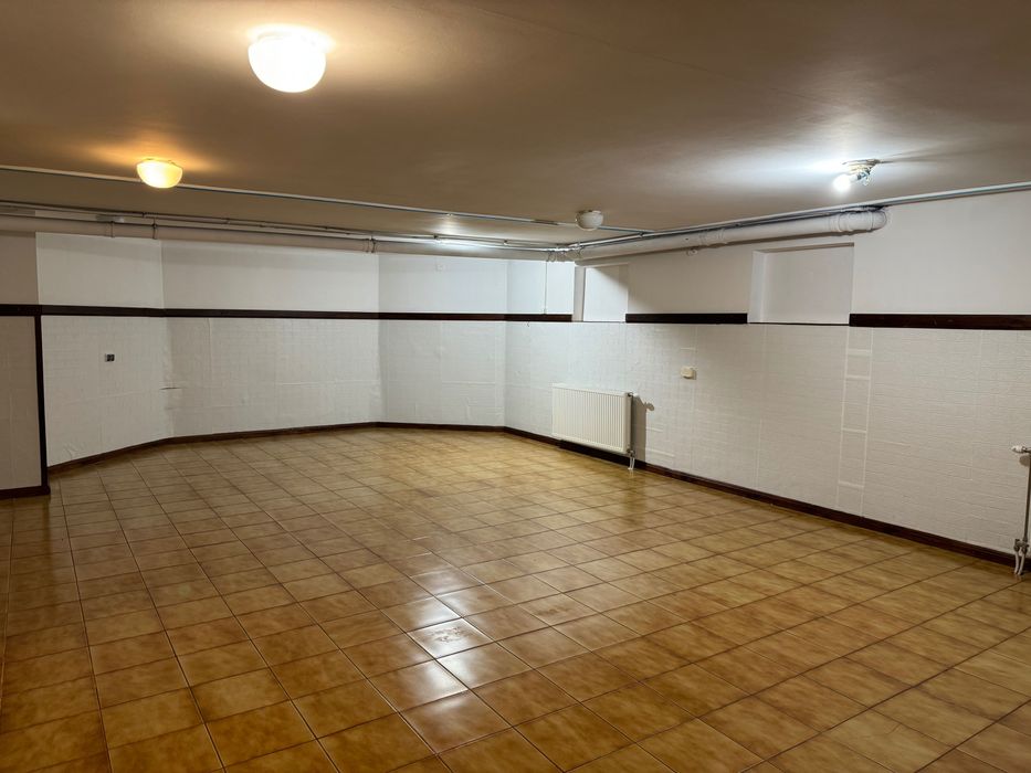 Lokal usługowy/ magazyn w suterenie