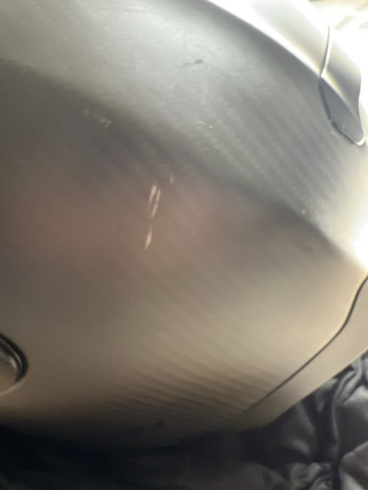 Capacete Scorpion em fibra de carbono