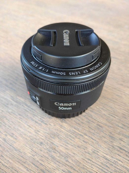 Aparat Canon eos 2000D