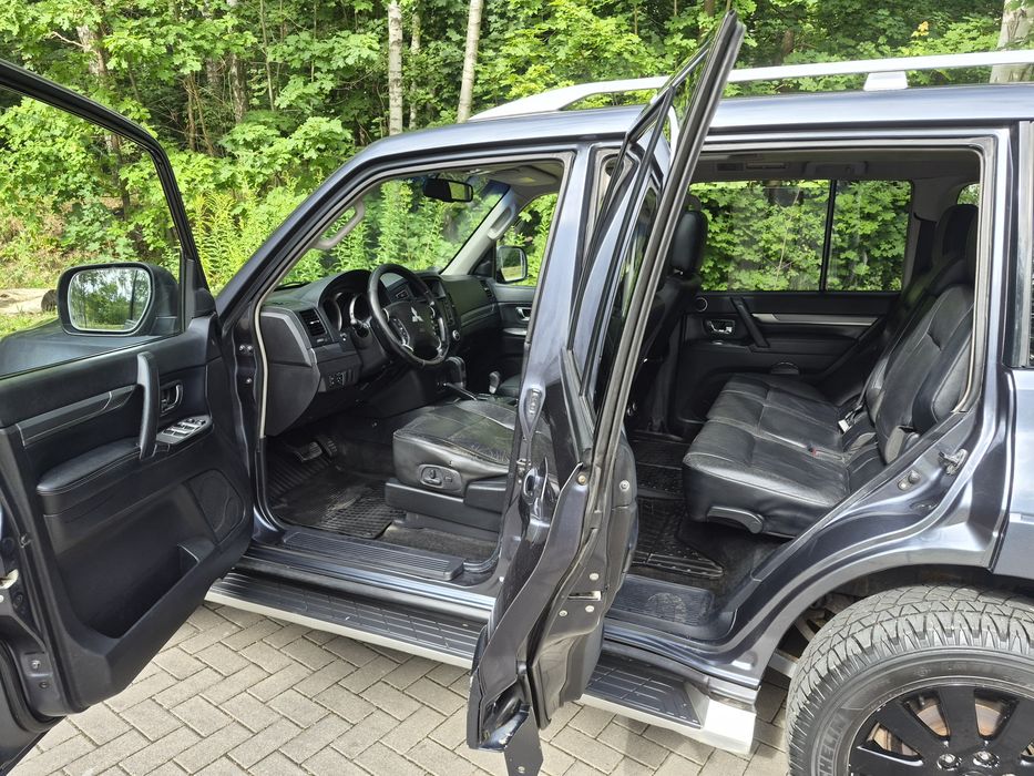 Pajero 4 , Diesel 4x4,Automat, 7- osobowy, Hak, Xenony itp