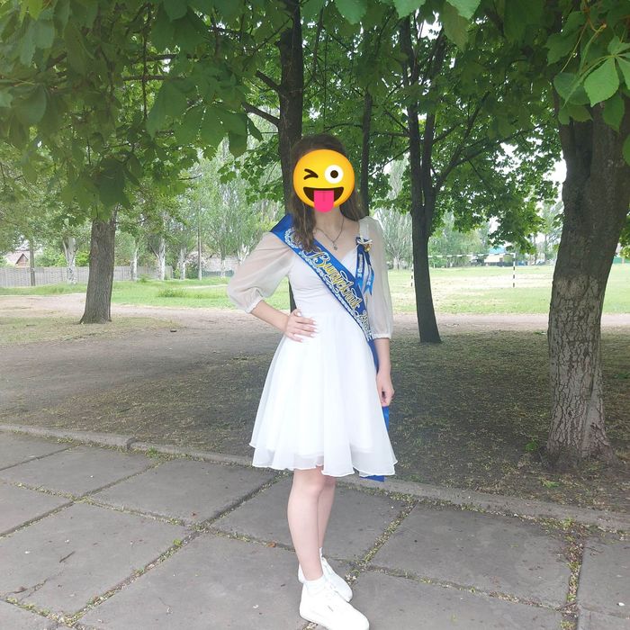 Продаю белое,нарядное платье