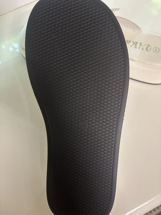 Стильні,зручні шльопки