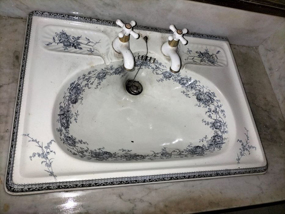 Móvel Lavatório Antigo com espelho