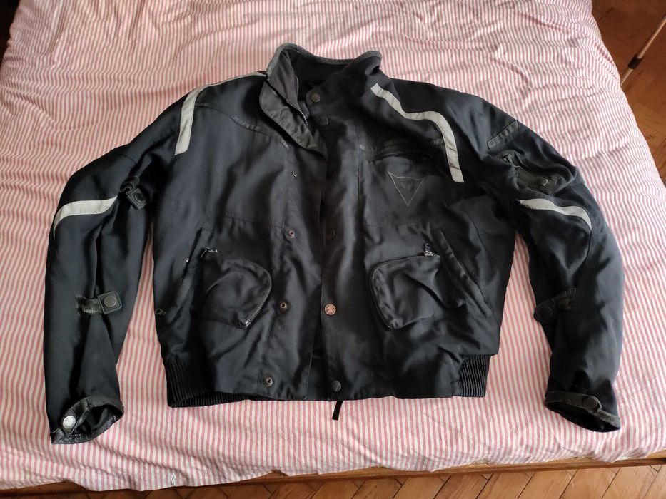 Blusão Dainese tamanho 50 (medio) , bom estado geral