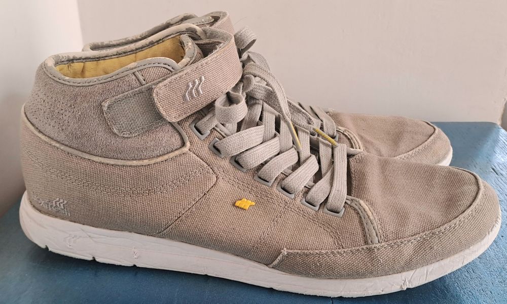 Sapatilhas, modelo Boxfresh Swich Blok
Tam 43