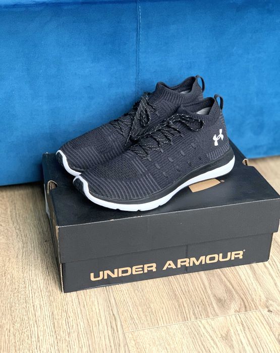 Czarne lekkie skarpetkowe buty Under Armour Slingflex Rise 40
