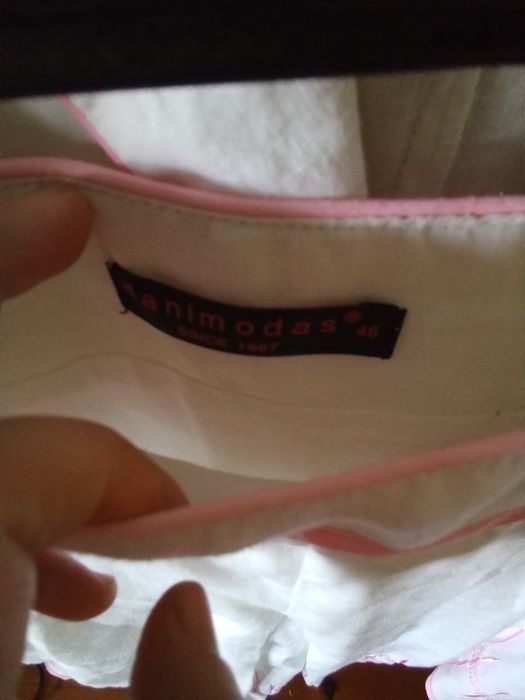 Fato de linho bordado em rosa