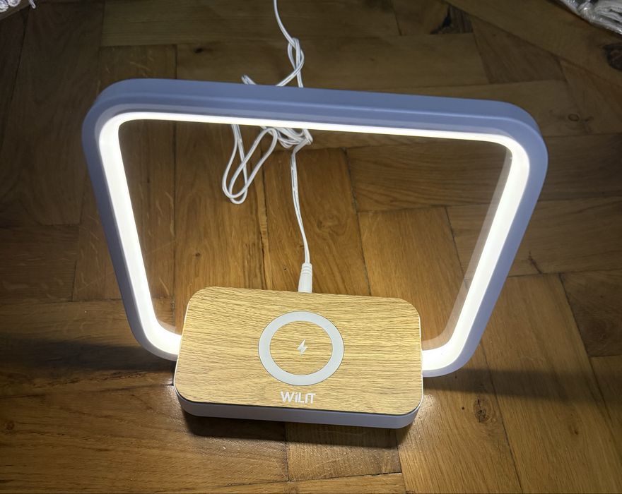 Lampka z ładowarką indukcyjną