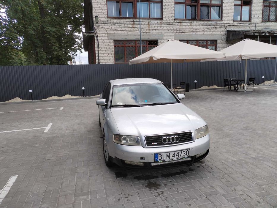 Автомобіль Ауді  а4