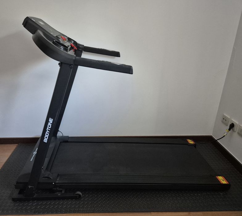 Passadeira Passadeira Elétrica BODYTONE DT12 – 12 km/h – Bom Estado