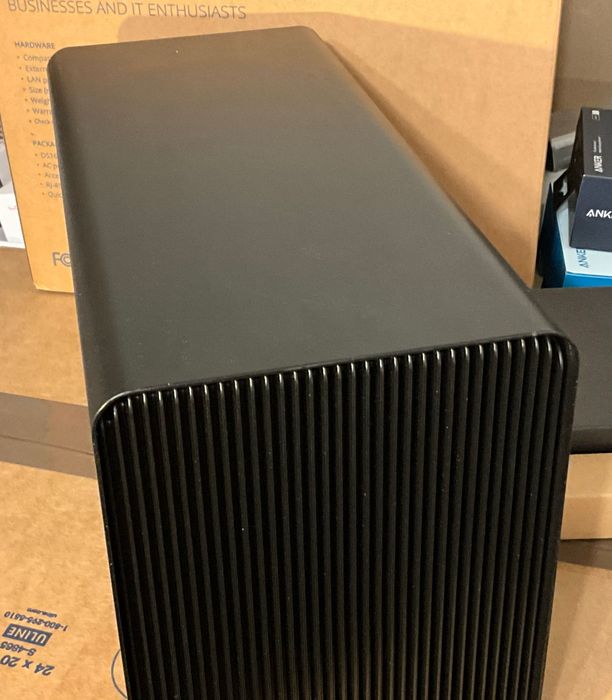 eGPU Razer Core X Додає відеокарту iMac, ПК, Macbook, лептопів..